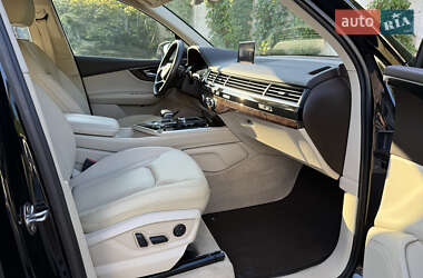 Внедорожник / Кроссовер Audi Q7 2015 в 