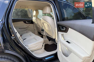 Внедорожник / Кроссовер Audi Q7 2015 в 