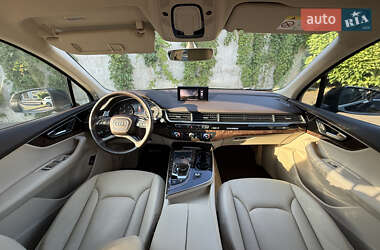 Внедорожник / Кроссовер Audi Q7 2015 в 