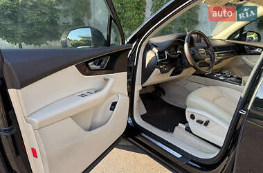 Внедорожник / Кроссовер Audi Q7 2015 в 