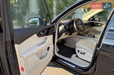 Внедорожник / Кроссовер Audi Q7 2015 в 