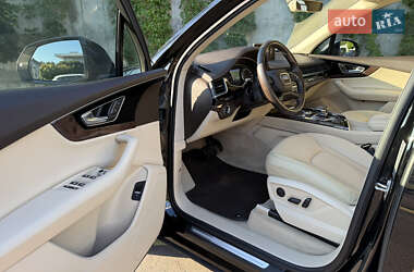 Внедорожник / Кроссовер Audi Q7 2015 в 