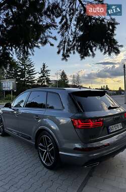 Позашляховик / Кросовер Audi Q7 2017 в 