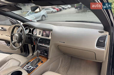 Внедорожник / Кроссовер Audi Q7 2007 в 