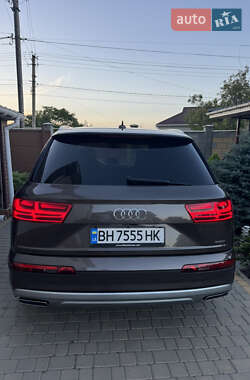 Внедорожник / Кроссовер Audi Q7 2017 в 