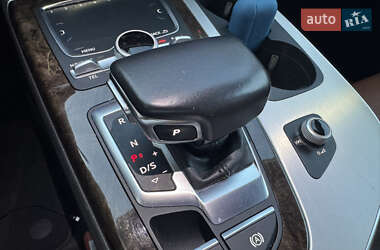 Внедорожник / Кроссовер Audi Q7 2017 в 