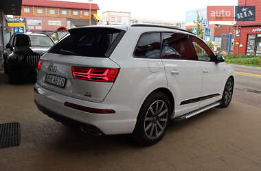 Внедорожник / Кроссовер Audi Q7 2016 в 