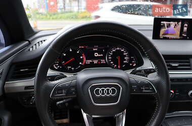 Внедорожник / Кроссовер Audi Q7 2016 в 