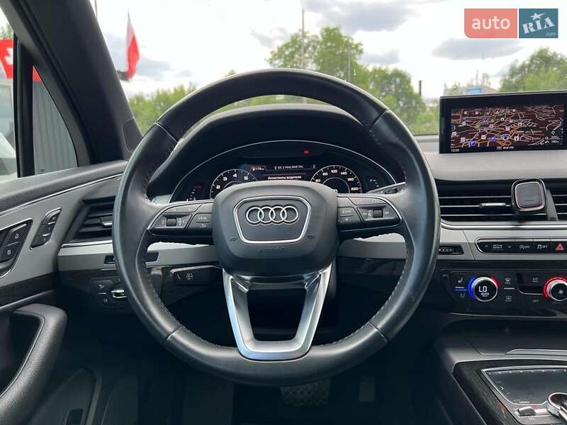 Внедорожник / Кроссовер Audi Q7 2017 в Любомле
