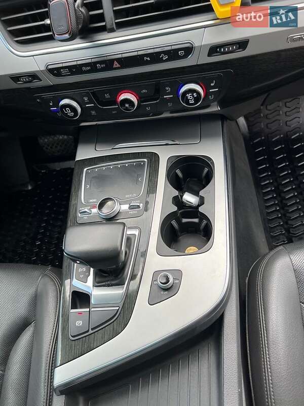 Внедорожник / Кроссовер Audi Q7 2017 в Любомле