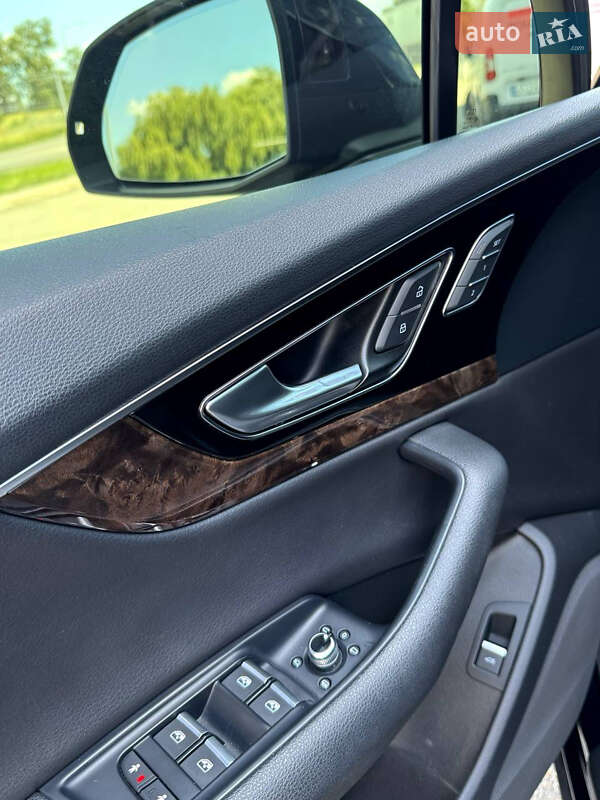 Внедорожник / Кроссовер Audi Q7 2017 в Днепре