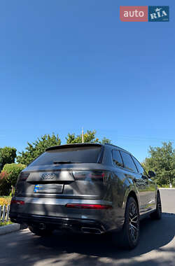 Внедорожник / Кроссовер Audi Q7 2018 в 