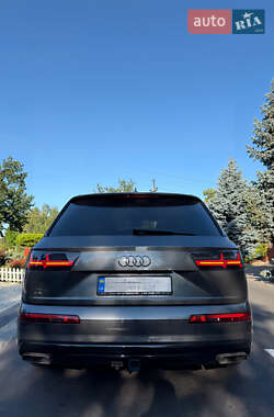 Внедорожник / Кроссовер Audi Q7 2018 в 