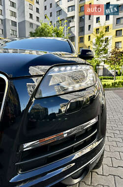 Внедорожник / Кроссовер Audi Q7 2015 в 
