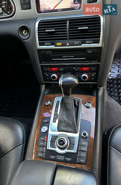 Внедорожник / Кроссовер Audi Q7 2015 в 