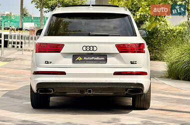Внедорожник / Кроссовер Audi Q7 2018 в 