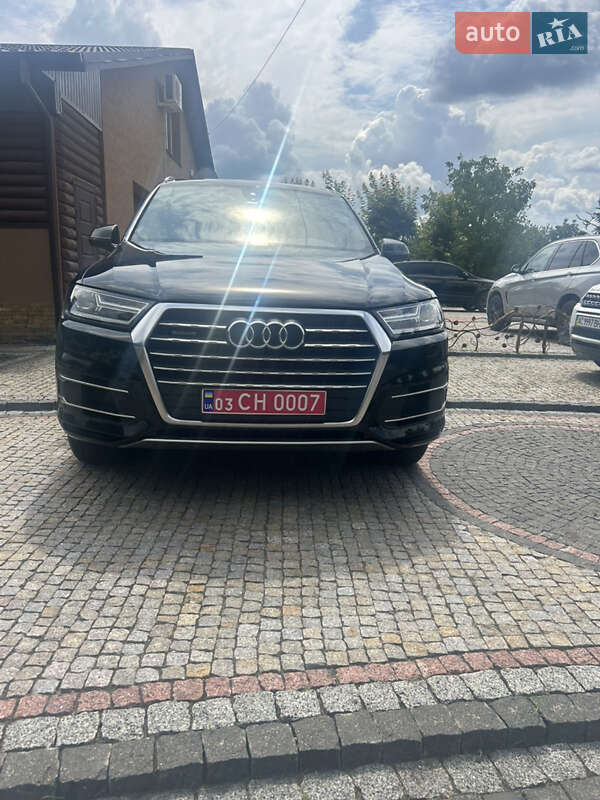 Внедорожник / Кроссовер Audi Q7 2017 в Нововолынске