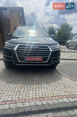 Внедорожник / Кроссовер Audi Q7 2017 в 