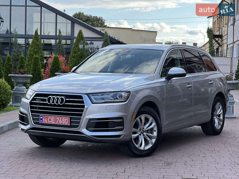 Внедорожник / Кроссовер Audi Q7 2017 в 