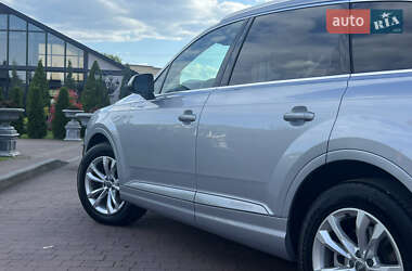 Внедорожник / Кроссовер Audi Q7 2017 в 