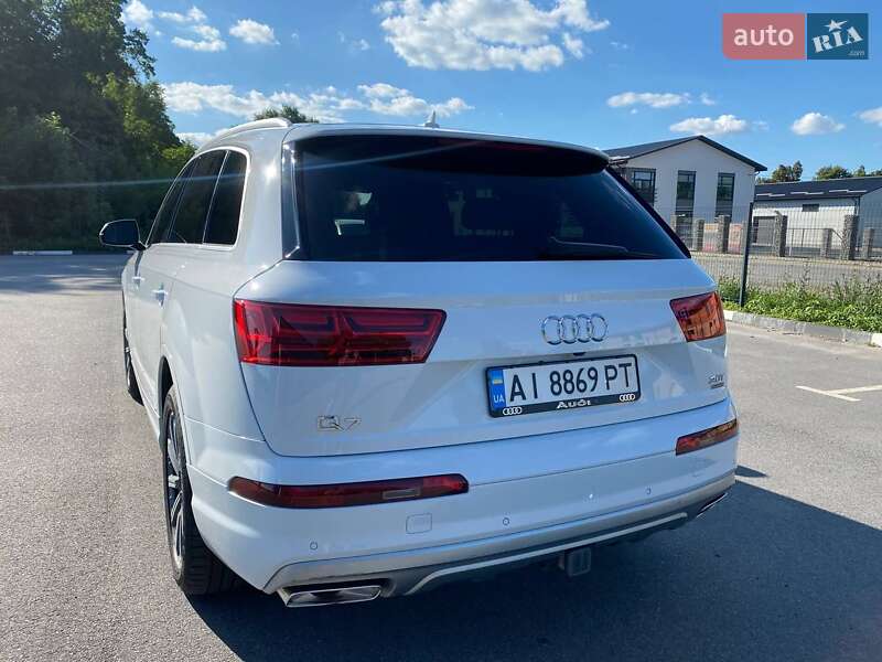 Внедорожник / Кроссовер Audi Q7 2016 в Казатине