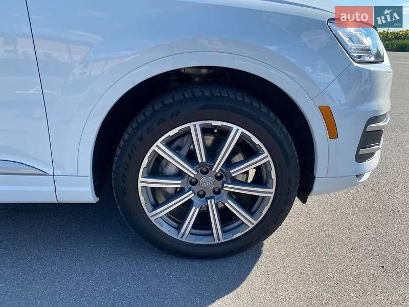 Внедорожник / Кроссовер Audi Q7 2016 в Казатине