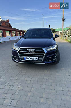 Внедорожник / Кроссовер Audi Q7 2017 в 