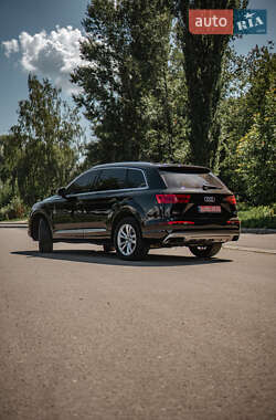 Внедорожник / Кроссовер Audi Q7 2017 в 