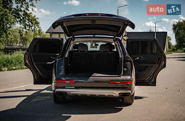 Внедорожник / Кроссовер Audi Q7 2017 в 