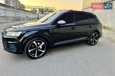 Внедорожник / Кроссовер Audi Q7 2017 в 