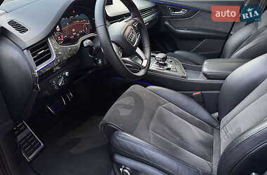 Внедорожник / Кроссовер Audi Q7 2017 в 