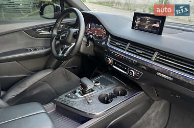 Внедорожник / Кроссовер Audi Q7 2017 в 