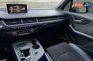 Внедорожник / Кроссовер Audi Q7 2017 в 