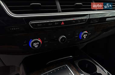 Внедорожник / Кроссовер Audi Q7 2017 в 
