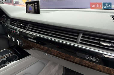Внедорожник / Кроссовер Audi Q7 2017 в 