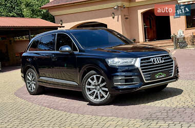Внедорожник / Кроссовер Audi Q7 2016 в 