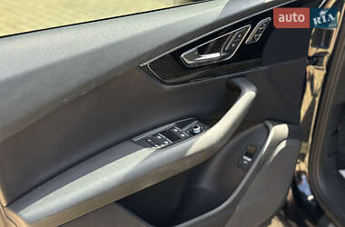 Внедорожник / Кроссовер Audi Q7 2016 в 