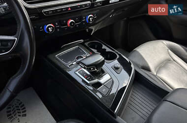 Внедорожник / Кроссовер Audi Q7 2016 в 