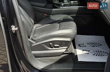 Внедорожник / Кроссовер Audi Q7 2016 в 