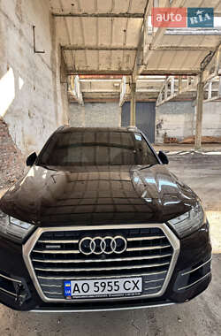 Внедорожник / Кроссовер Audi Q7 2016 в 
