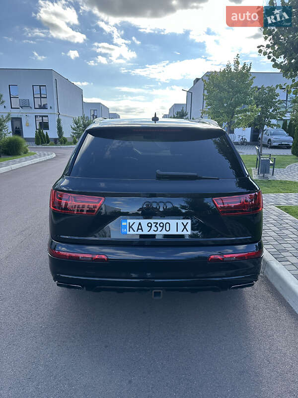 Внедорожник / Кроссовер Audi Q7 2017 в Киеве