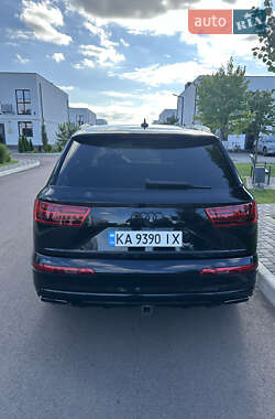 Внедорожник / Кроссовер Audi Q7 2017 в 