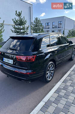 Внедорожник / Кроссовер Audi Q7 2017 в 