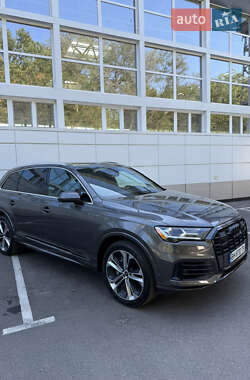 Внедорожник / Кроссовер Audi Q7 2021 в 