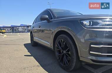 Внедорожник / Кроссовер Audi Q7 2018 в 