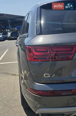 Внедорожник / Кроссовер Audi Q7 2018 в 