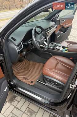 Внедорожник / Кроссовер Audi Q7 2018 в 