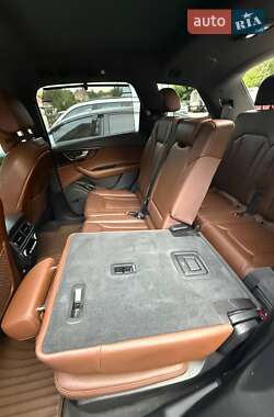 Внедорожник / Кроссовер Audi Q7 2018 в 