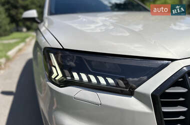 Внедорожник / Кроссовер Audi Q7 2022 в 