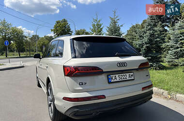 Внедорожник / Кроссовер Audi Q7 2022 в 